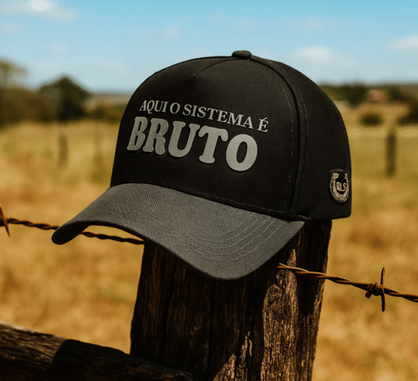 Boné :Aqui o sistema é bruto preto.