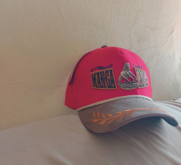 Boné Premium : Manga larga vermelho.